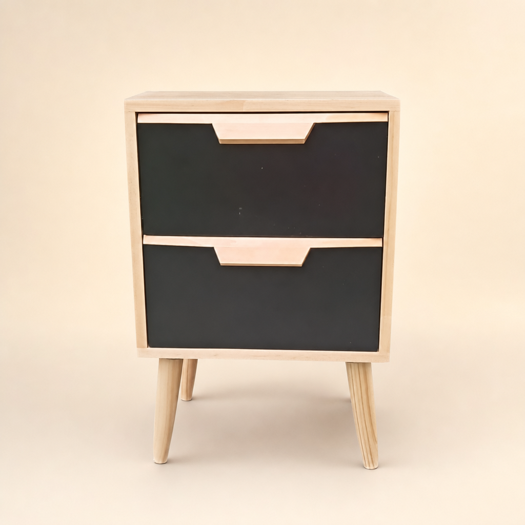 Mesa de noche SOMA de madera maciza, vista de tres cuartos